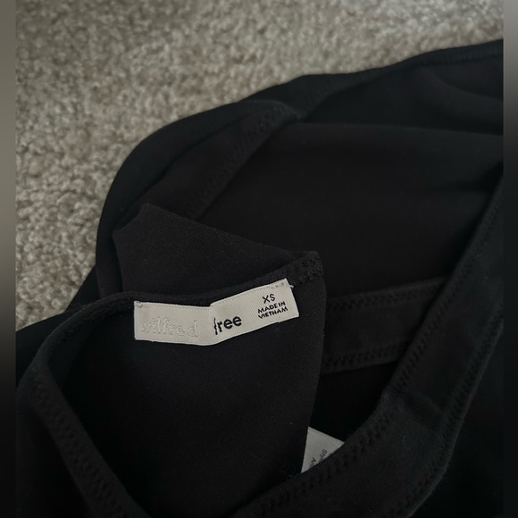 Aritzia Wilfred free XS back cross bodysuit black - Picture 3 of 3